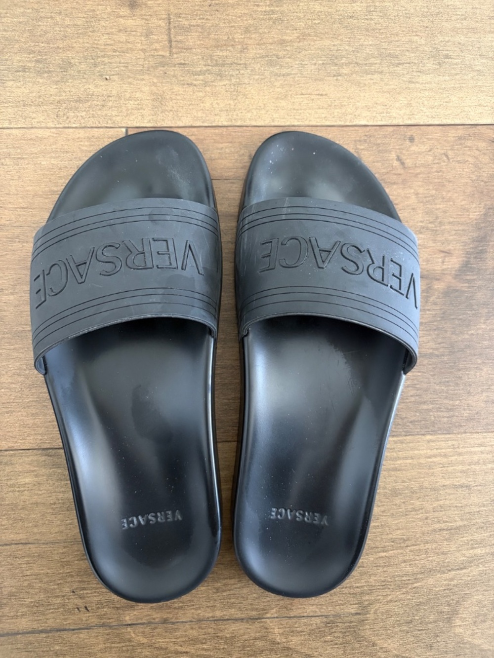 Versace Women’s Black Rubber Pool Slides Size 9 worn once with box - Picture 2 of 5